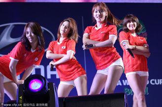 高清图-女团RAINBOW穿韩国队球服激情献唱