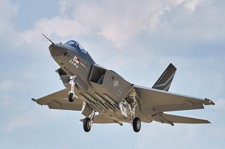 韩国KF21战机原型机首飞成功