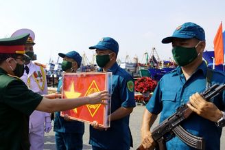 新装备！越南民兵接收武装渔船