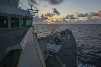 美海军驱逐舰闯中国西沙海域